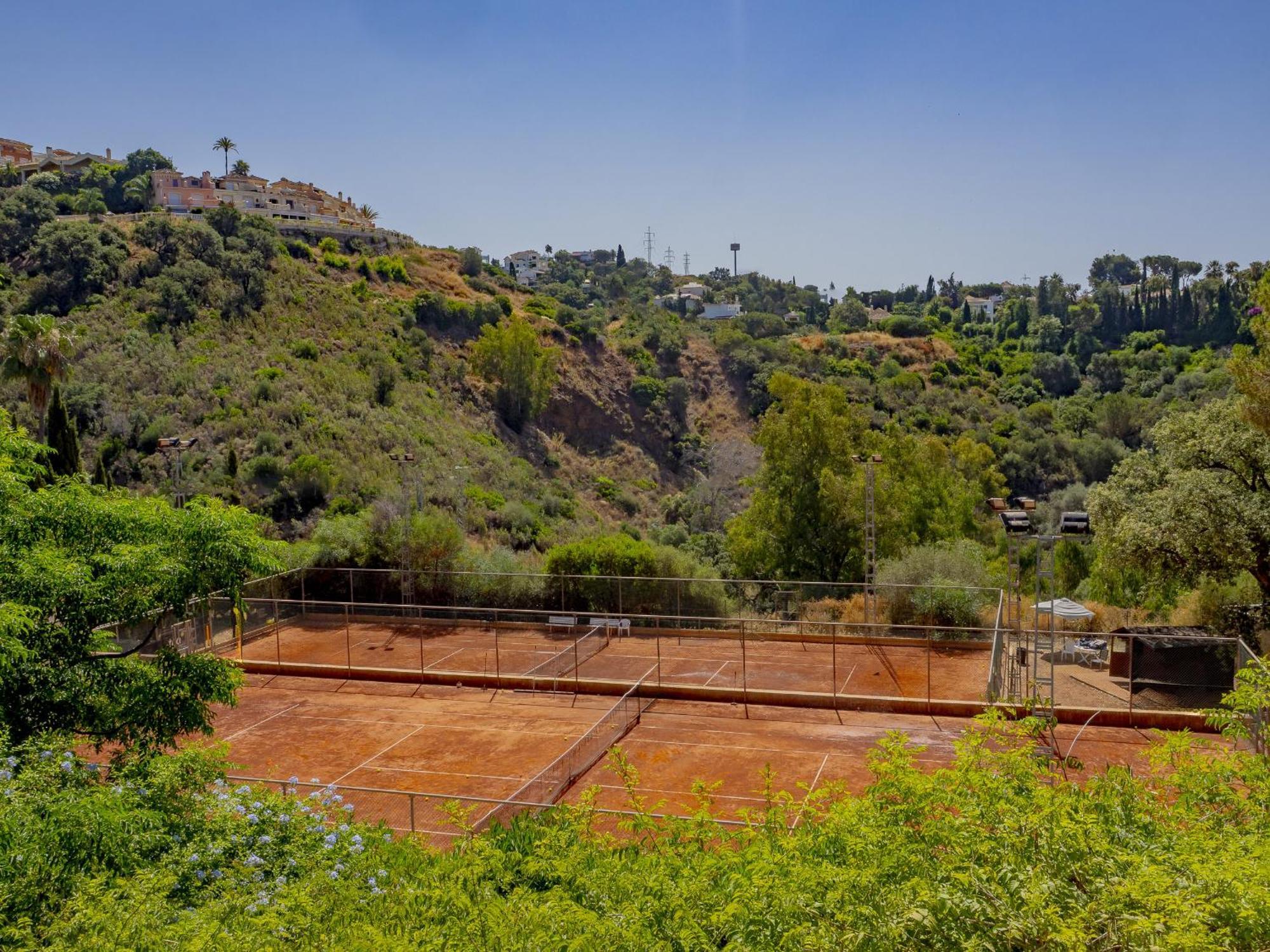 Apartment Cubo's Boutique Elviria Hills Marbella