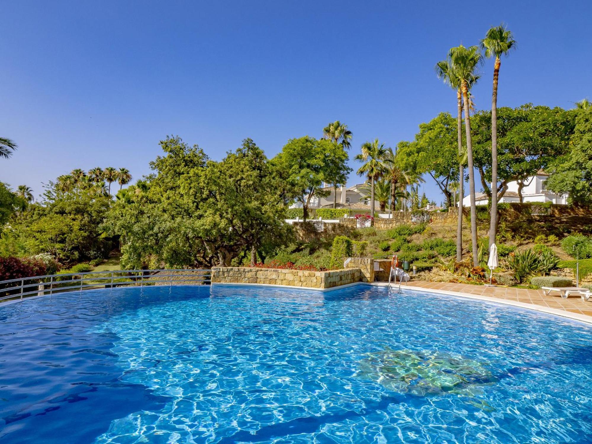 Cubo's Boutique Elviria Hills Apartment *