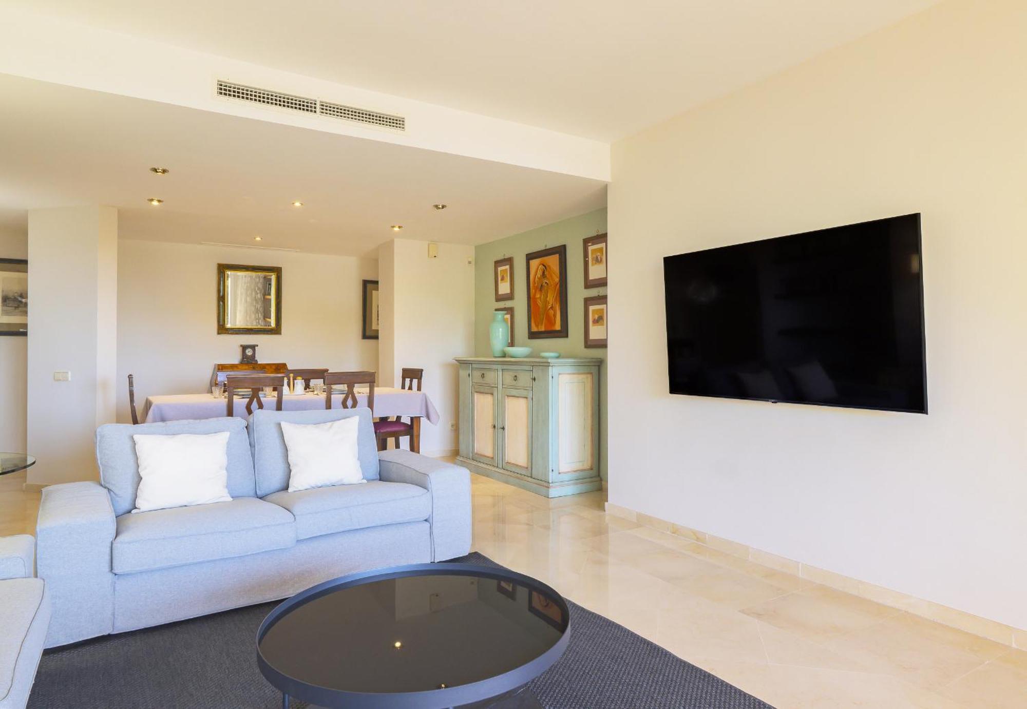 Cubo's Boutique Elviria Hills Apartment *