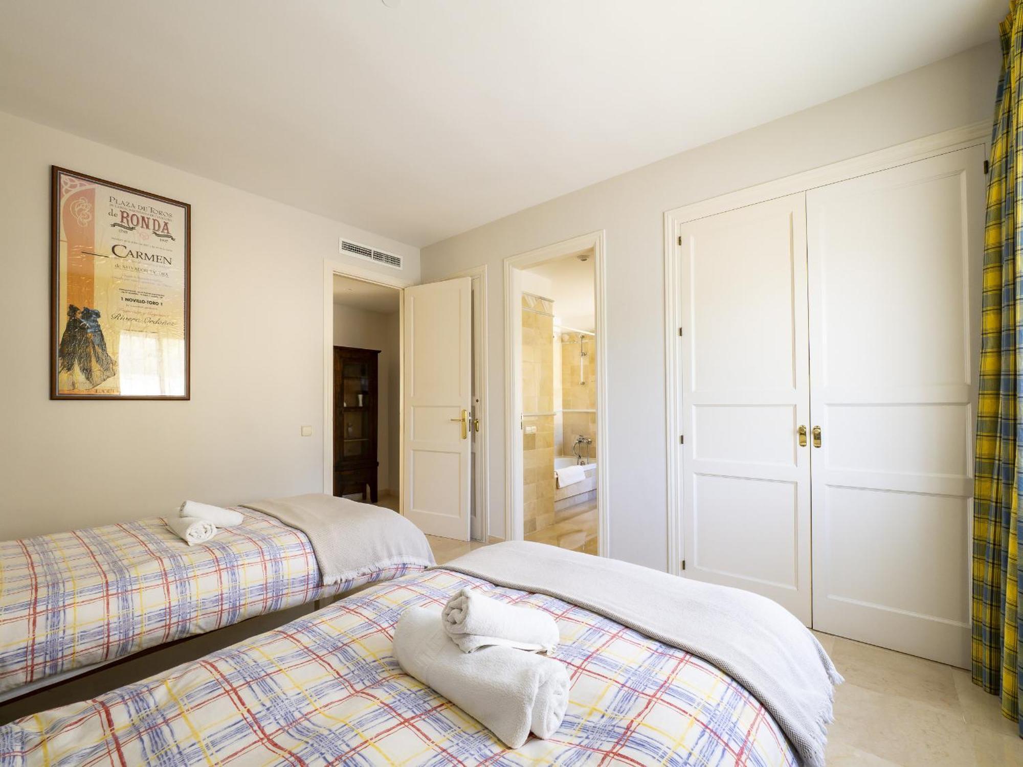 Cubo's Boutique Elviria Hills Marbella