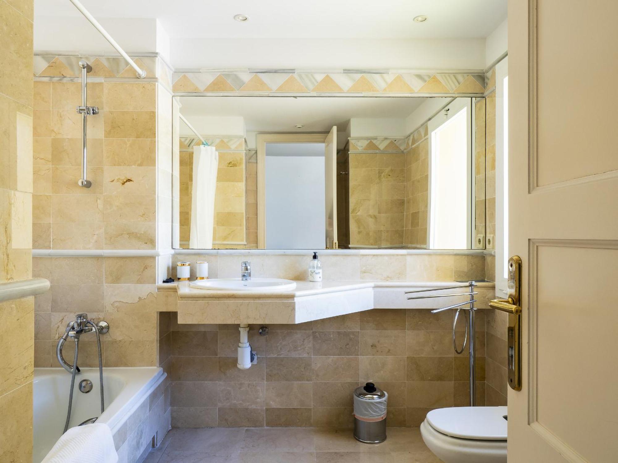 Cubo's Boutique Elviria Hills Apartment Marbella
