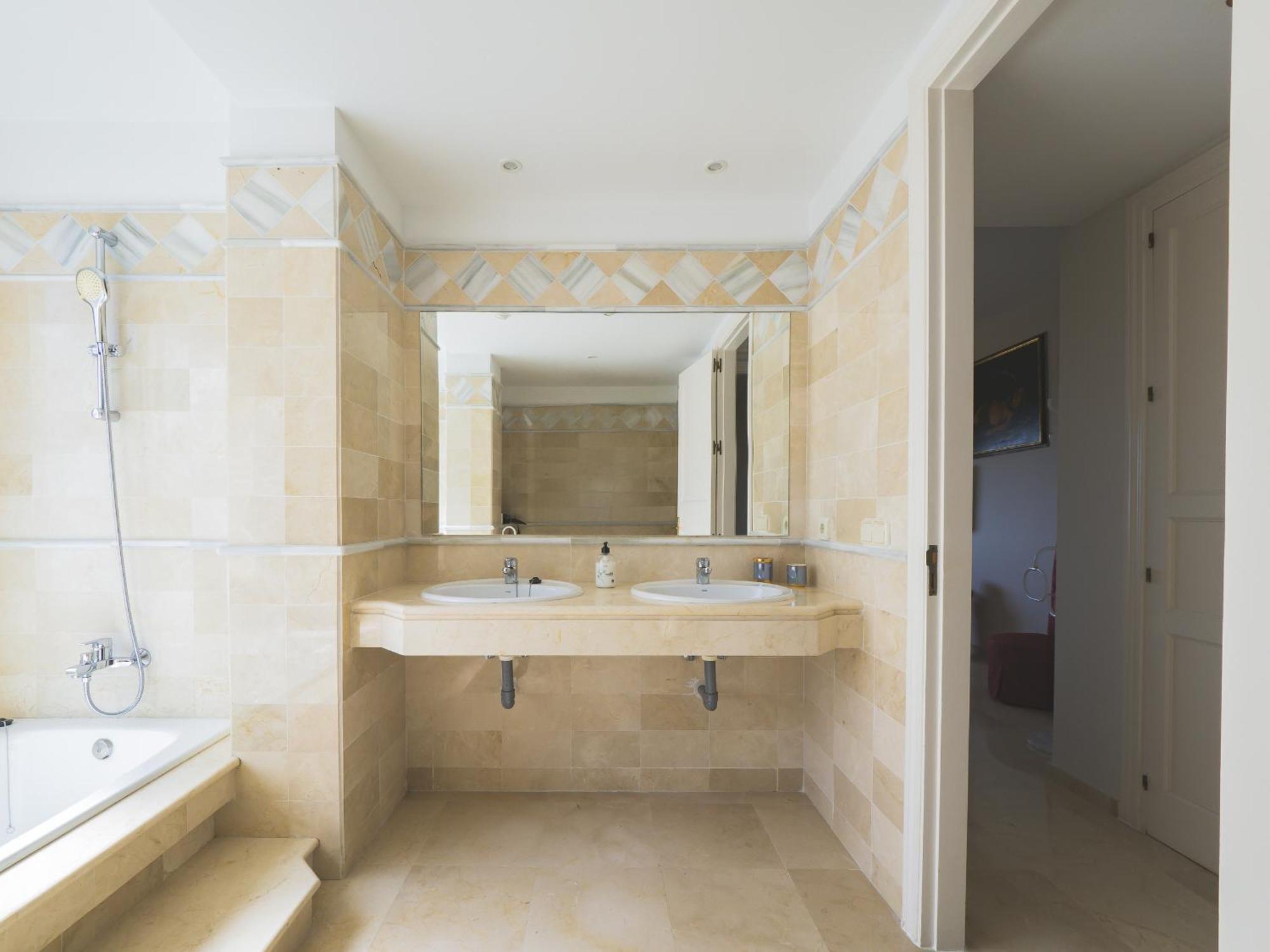 Cubo's Boutique Elviria Hills Apartment Marbella