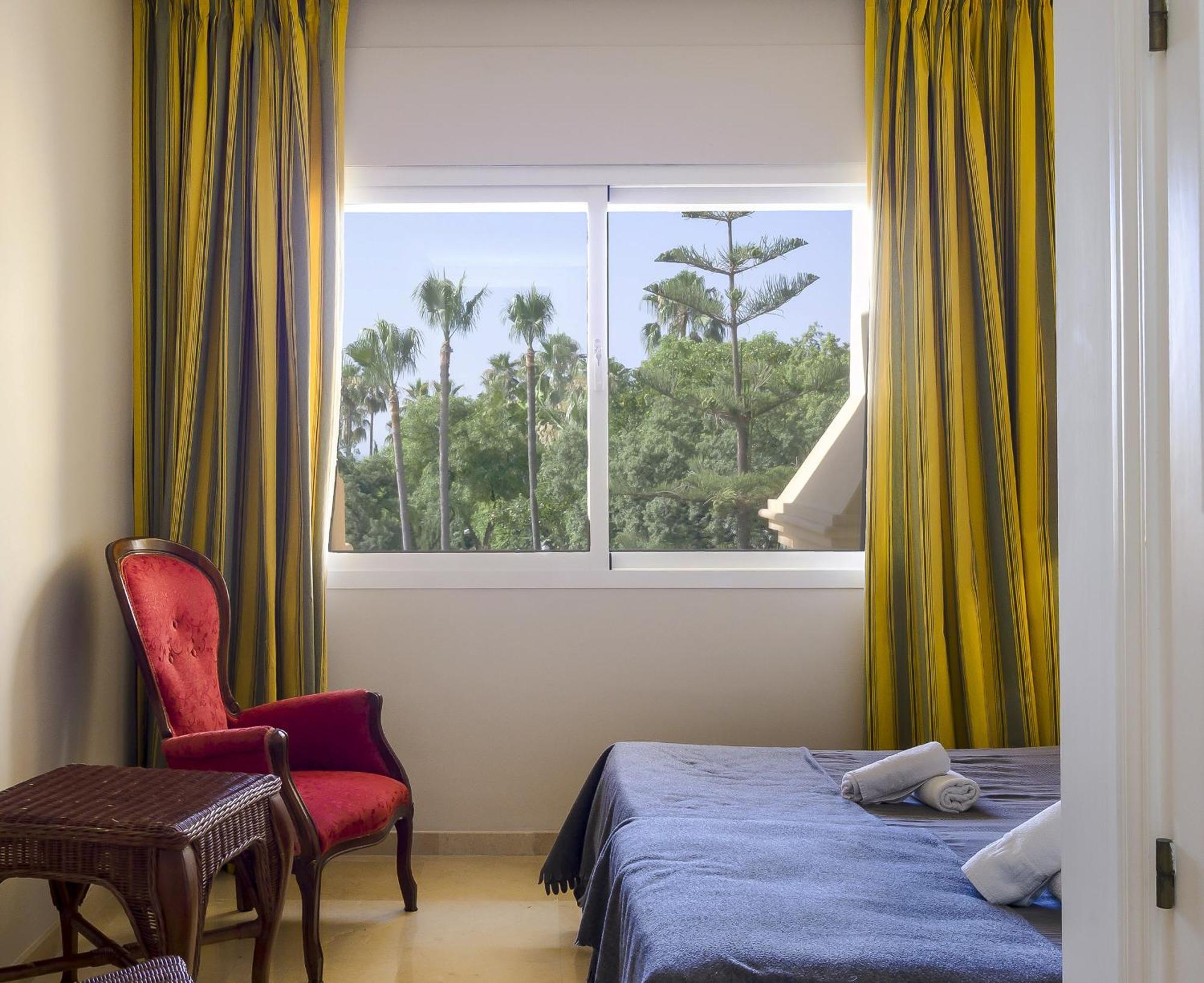 Cubo's Boutique Elviria Hills Marbella